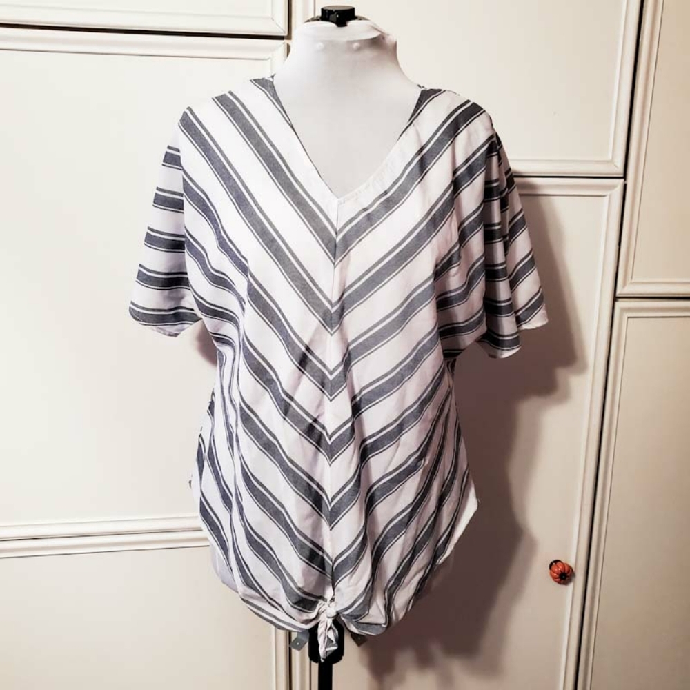 Jones New York Short Sleeve Tie Front Top